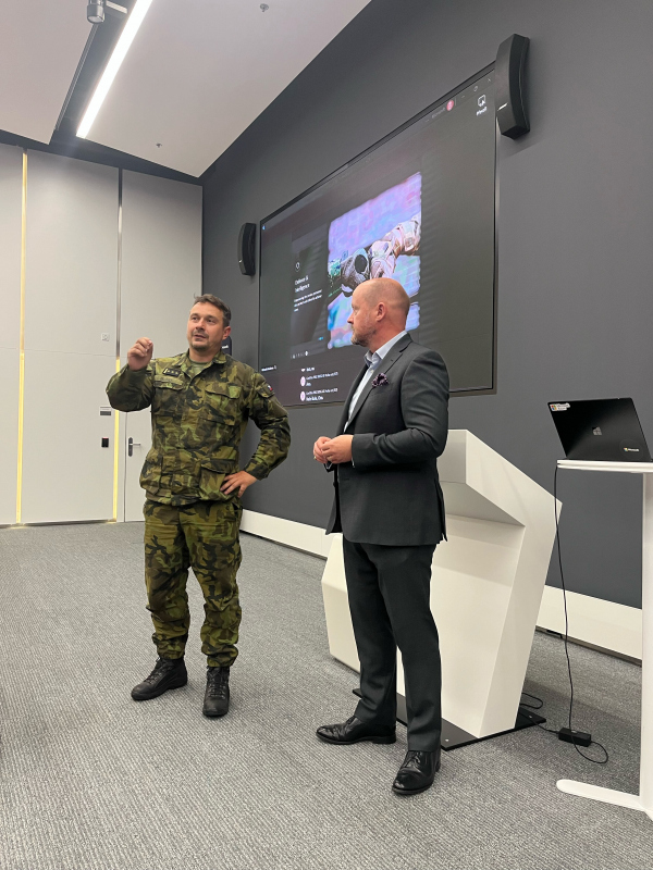 Plukovník Jan Jelínek promluvil na Technologickém semináři 