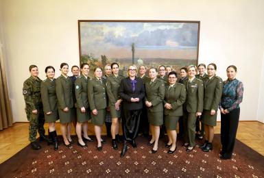 Zástupkyně spojovacího vojska poobědvali s paní ministryní Janou Černochovou